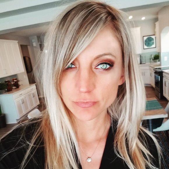 Meet your Posher, April - Picture 1 of 8